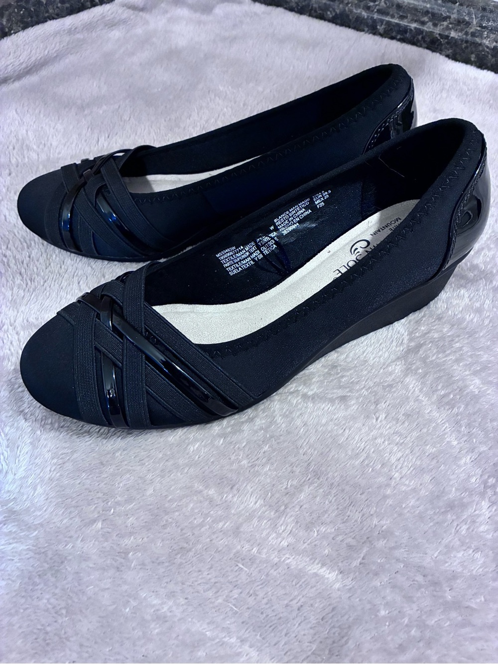Black wedges